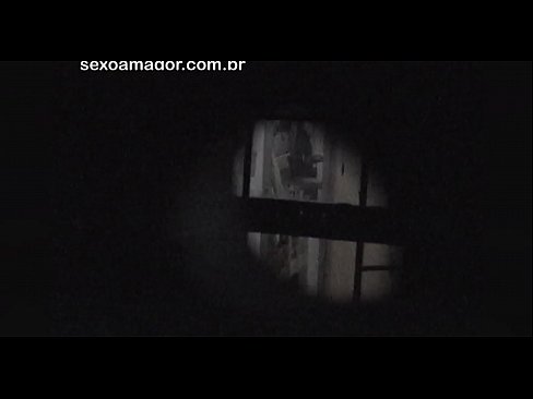 ❤️ Блонді таємно знімає на відео сусідський вуайерист, прихований за порожнистими цеглами ️ Домашнє порно на uk.redpornpictures.ru ☑